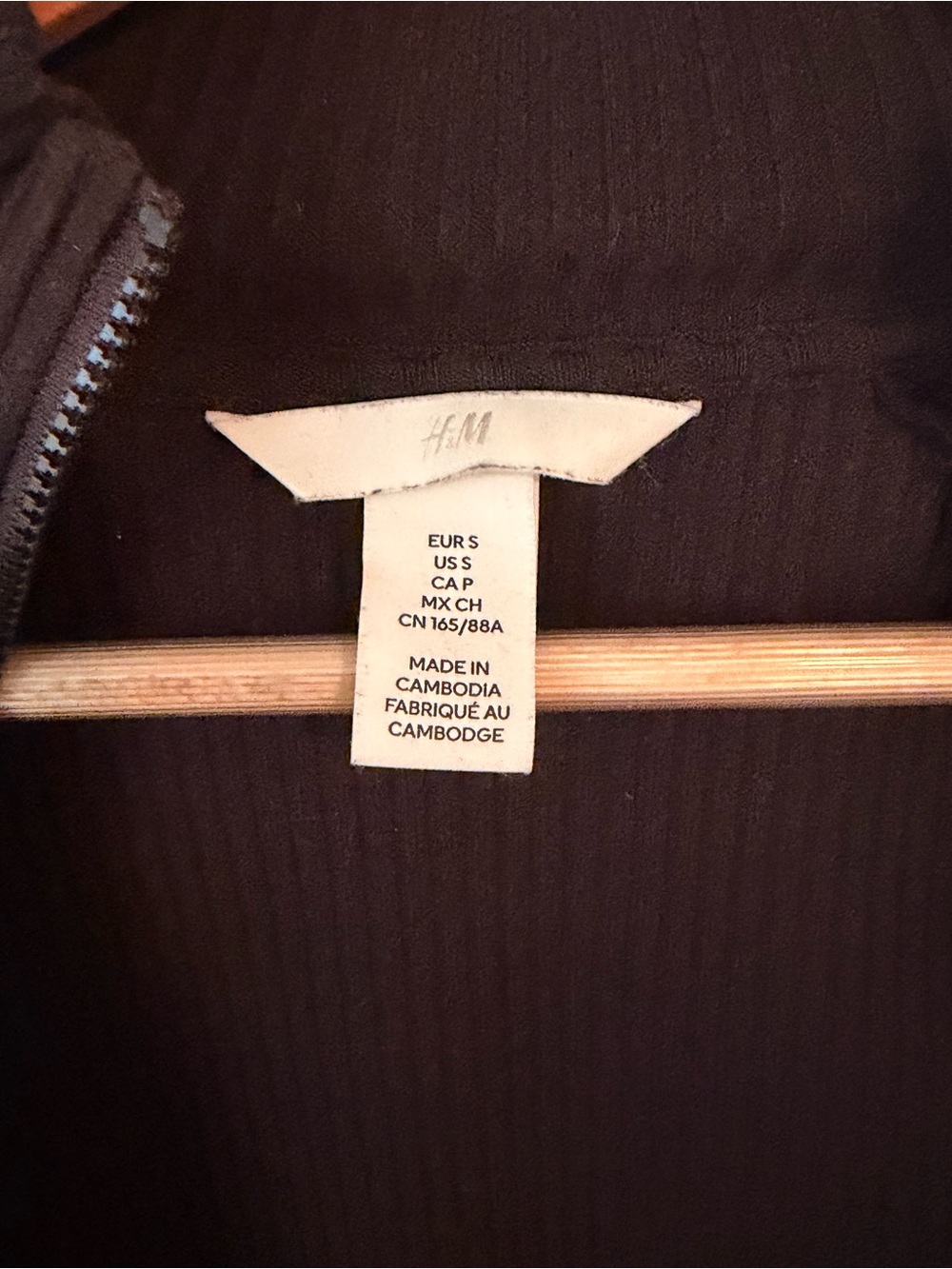 H&M Black Ribbed Zip-Up Cardigan - Picture 3 of 3